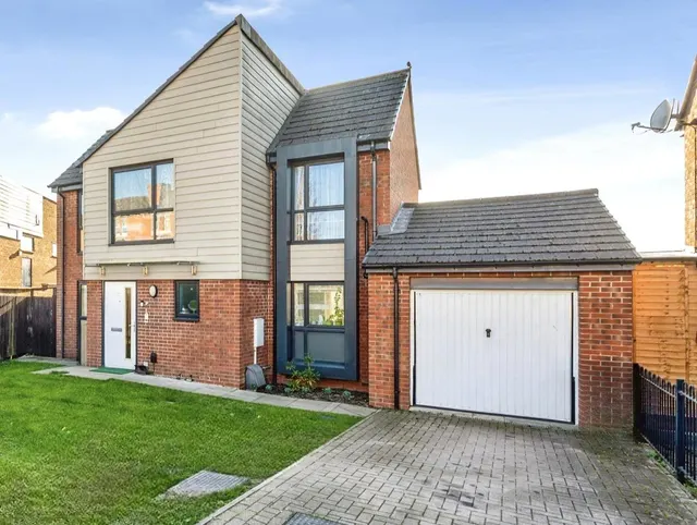 Highbury Road, Nottingham, NG6, photo 1