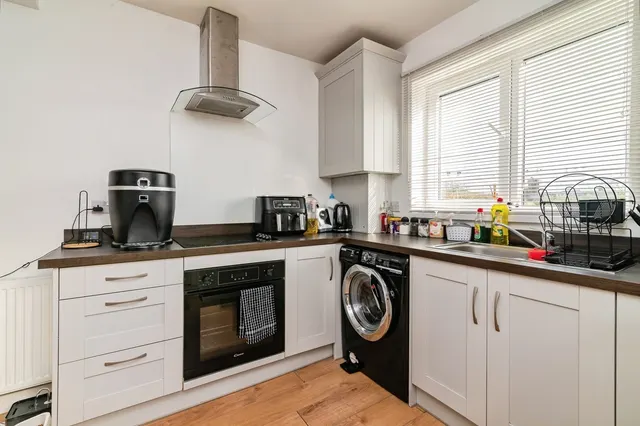 Holmewood Crescent, Nottingham, NG5, photo 3