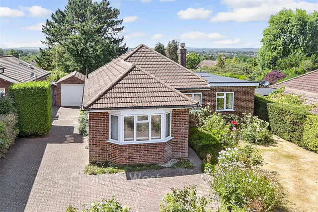 High Street, Dormansland, RH7, photo 1