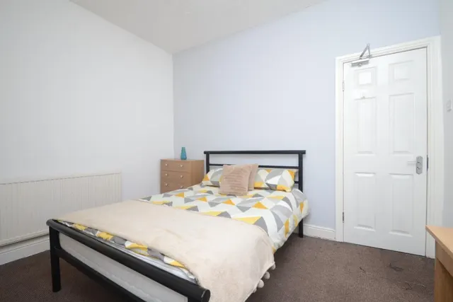 Ashfield Road 4 bed, Victoria Park, M13, photo 3