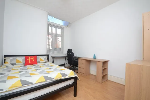 Ashfield Road 4 bed, Victoria Park, M13, photo 2