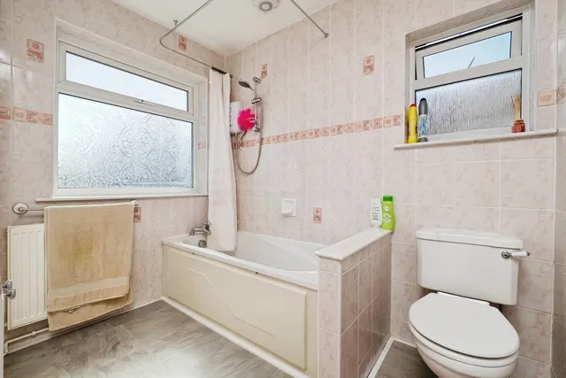Photo 3 — Warrender Close, Bramcote, Nottingham, Nottinghamshire, NG9