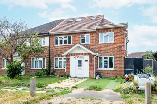 Annexe rear of, 205 Great West Road, Hounslow, photo 1