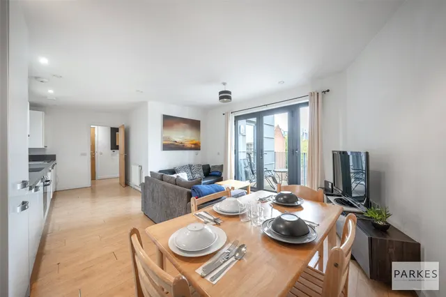 Ascalon Street, London, SW8, photo 1