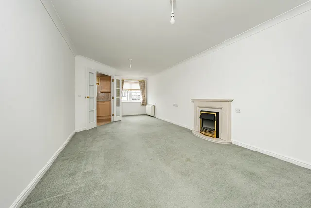 Photo 3 — Harefield Road, North Uxbridge, UB8