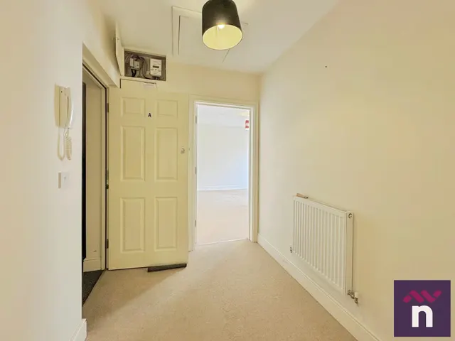 High Street, Warminster, BA12, photo 2