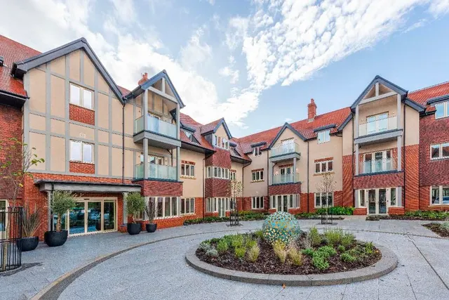 Millfield Green, Caddington LU1 4AR, photo 1