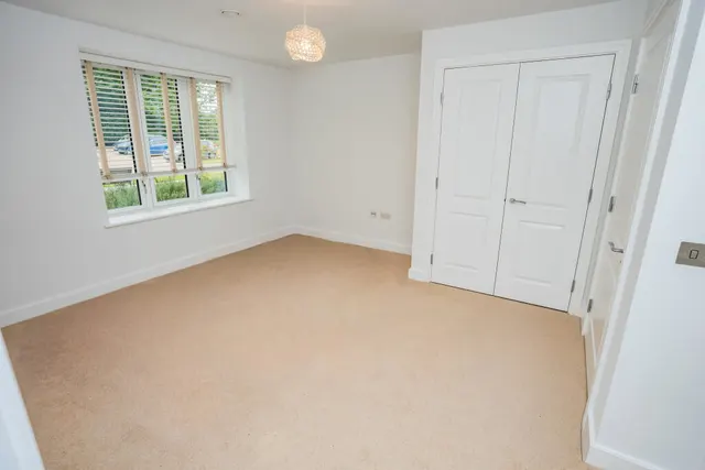 Photo 3 — Millfield Green, Caddington LU1 4AR