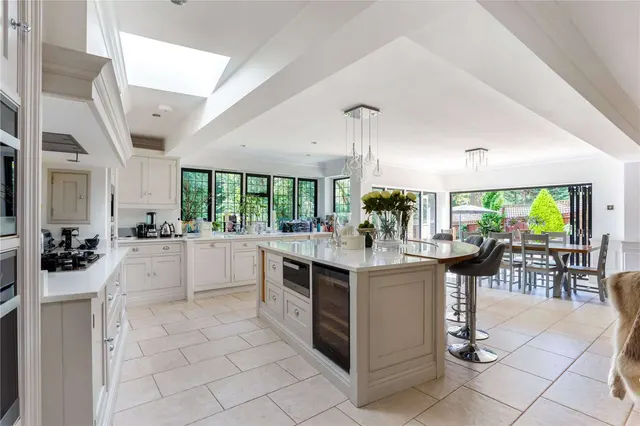 Photo 3 — Beech Waye, Gerrards Cross, Buckinghamshire, SL9 8BL
