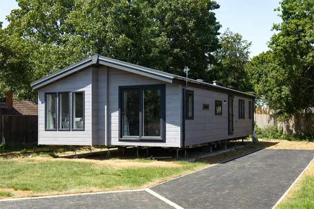 Manor Road, Hayling Island, PO11, photo 1