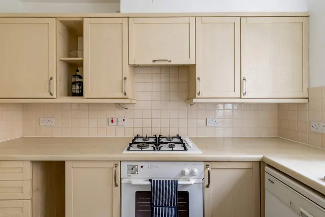 Coverdale Road, NW2, photo 3