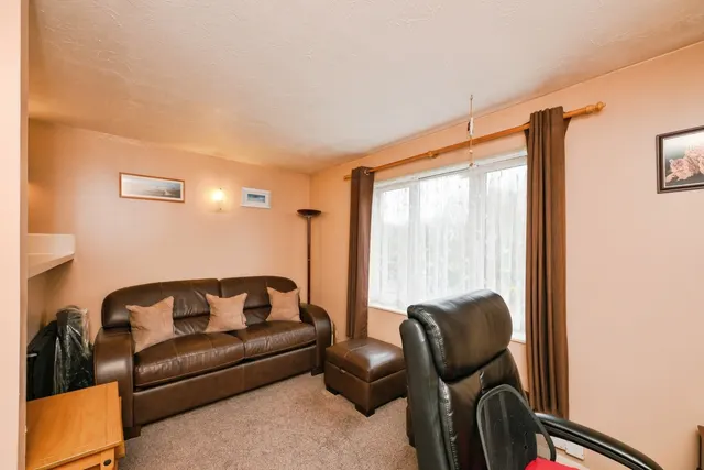 Photo 2 — Maltby Drive, Enfield, EN1