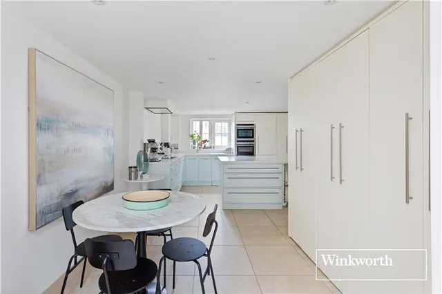 Walcot Square, London, SE11, photo 1