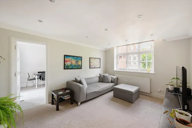 Eton Avenue, London, NW3, photo 2