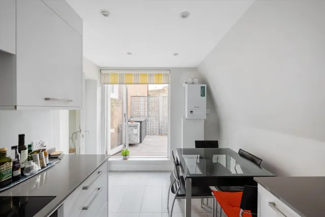 Eton Avenue, London, NW3, photo 3