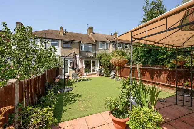 Templecombe Way, Morden, SM4, photo 1
