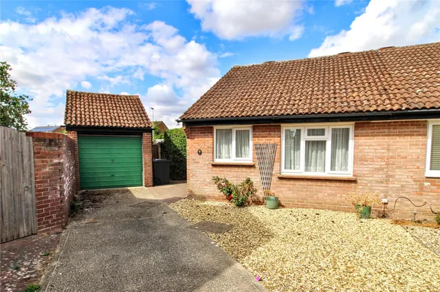 Thatcham, Berkshire, photo 1