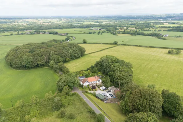 School Lane, Haigh, WN2, photo 2