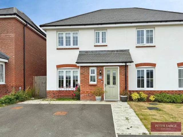 Dreif Tegeirian, Rhyl, Denbighshire, LL18 4GP, photo 1