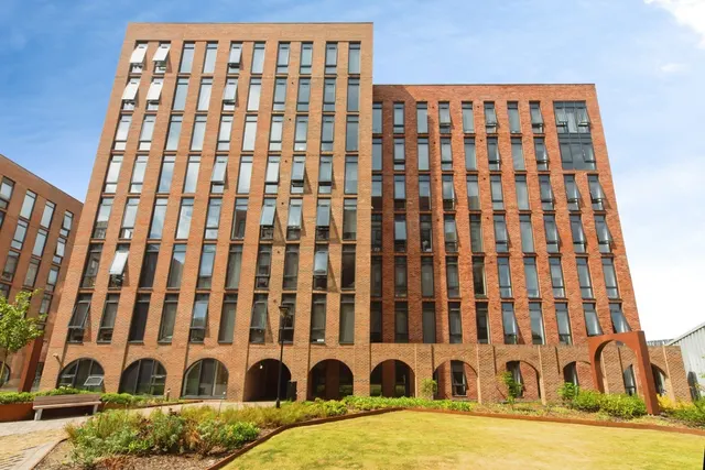 Neptune Place, Liverpool, L8, photo 1