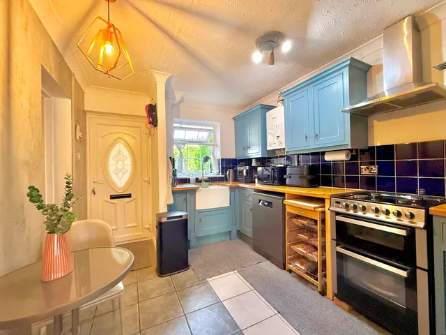 Hampton Drive, Swindon, Wiltshire, SN5 6EY, photo 1
