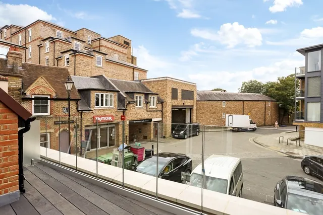 5 Acre Passage Windsor SL4, photo 1