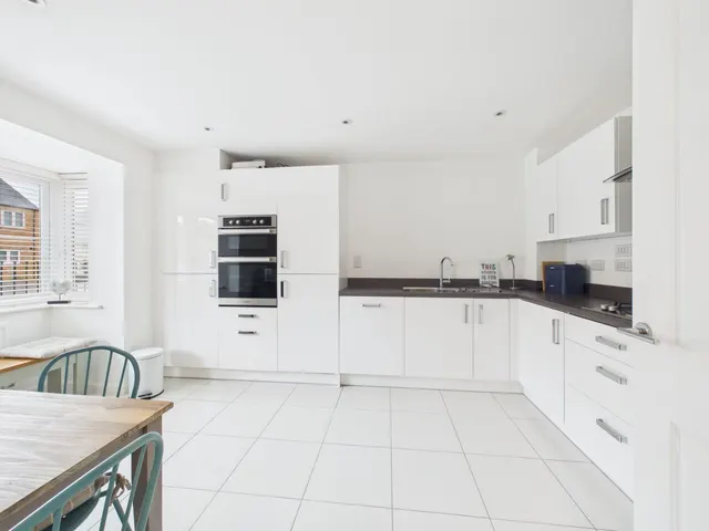 Irthlingborough Road North, Wellingborough, NN8, photo 3