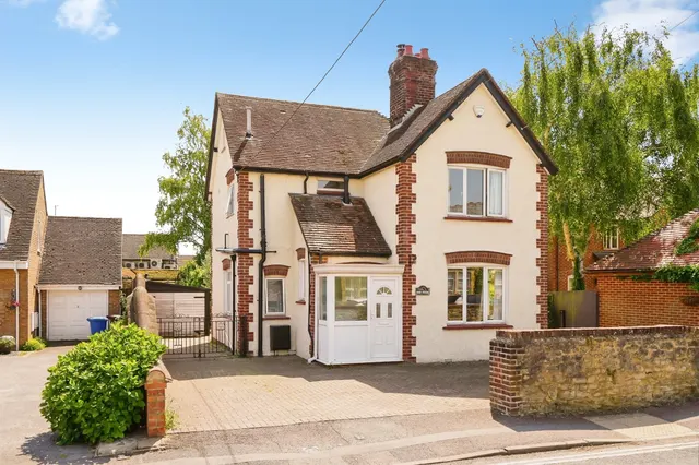 Victoria Road, Bicester, OX26, photo 1
