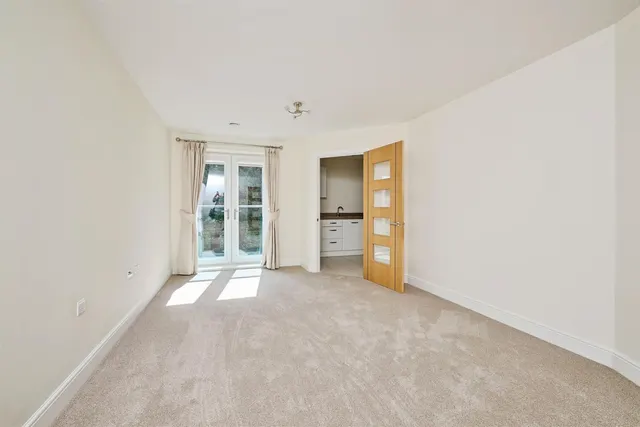 High Street, Huntingdon, PE29, photo 2