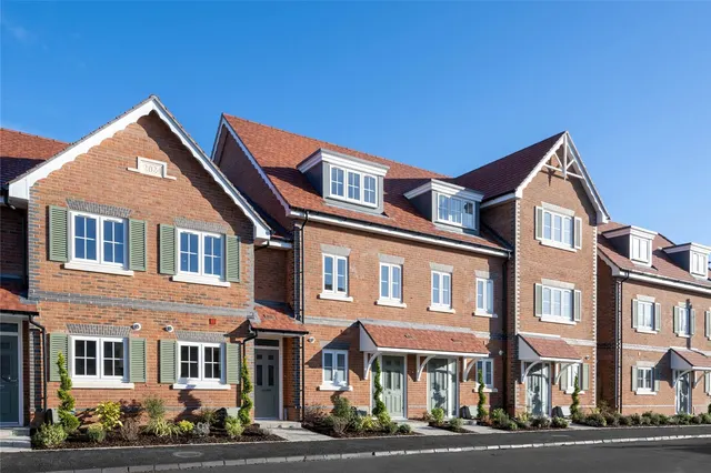 Moor Lane, Staines-upon-Thames, TW18, photo 1