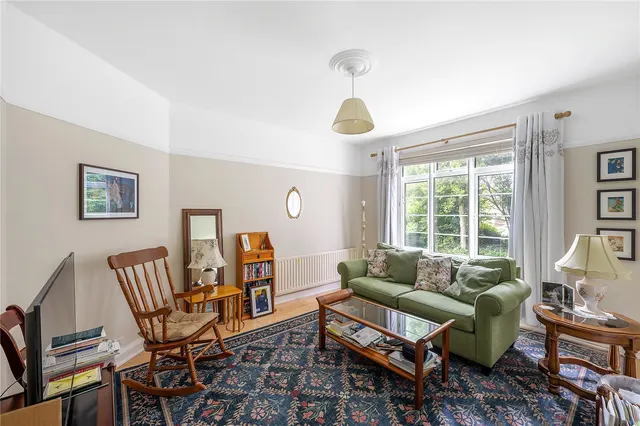 Kings Avenue, London, SW4, photo 1