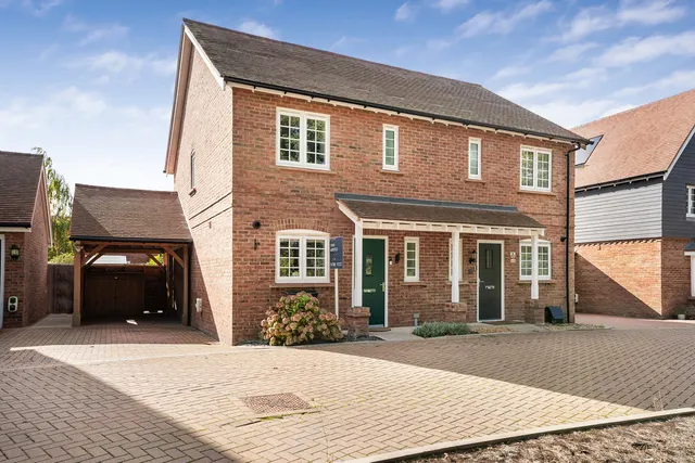 Lyon Close, Didcot, photo 1