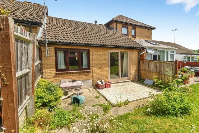Photo 3 — Bryony Place, Conniburrow, Milton Keynes, Buckinghamshire, MK14