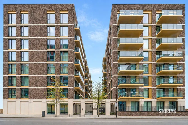 Royal Crest Avenue, Silvertown, E16, photo 2