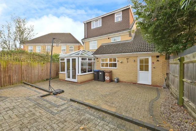 Photo 3 — Battalion Drive, Wootton, Northampton, Northamptonshire, NN4