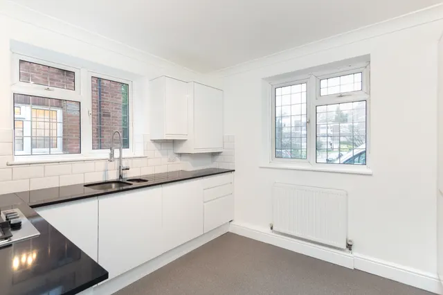 Upper Brighton Road, Surbiton, KT6, photo 1