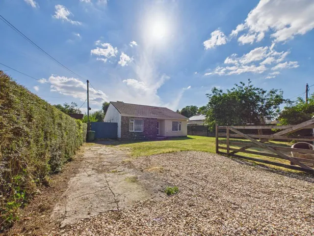 New Passage Road, Pilning, BS35, photo 1