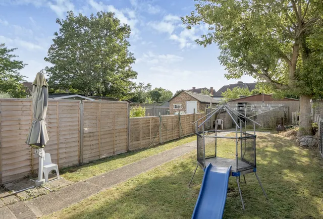 Photo 2 — Dale Park Avenue, Carshalton, SM5 2EP