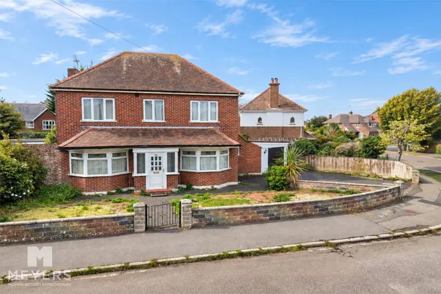 Ovington Avenue, Bournemouth, BH7, photo 1
