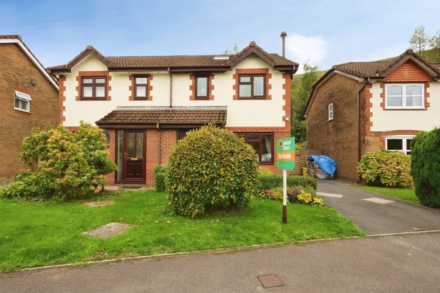 Brecon Heights Ebbw Vale, NP23, photo 1