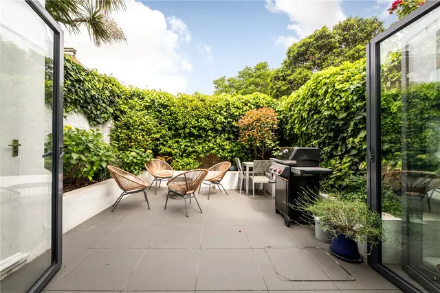 Nottingham Road, London, SW17, photo 2