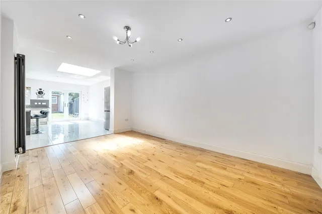 Ravenswood Crescent, Harrow, HA2, photo 3