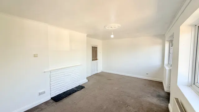 Photo 3 — Bader Way, Rainham, RM13 7HU