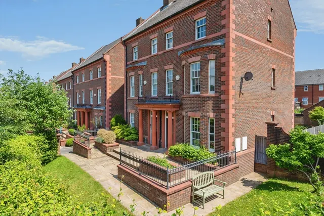 Pewterspear Green Road, Appleton, Warrington, Cheshire, WA4, photo 1