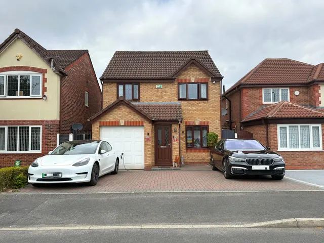 Charleston Close, Sale, photo 1