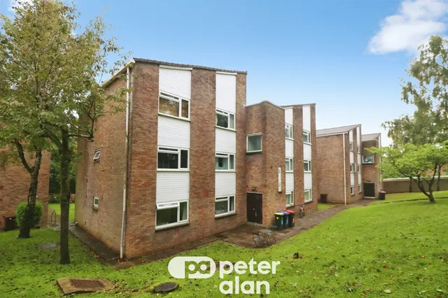 Woodside Court Cardiff, CF14, photo 1