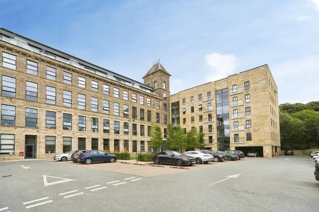 Low Lane, Horsforth, LEEDS, photo 1