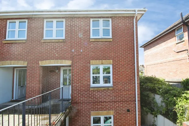 New Road, Netley Abbey, photo 1