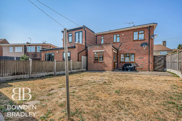 Photo 2 — Crossbow Road, Chigwell, IG7