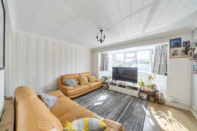 Photo 2 — Barnfield Avenue, Mitcham, CR4 1DN